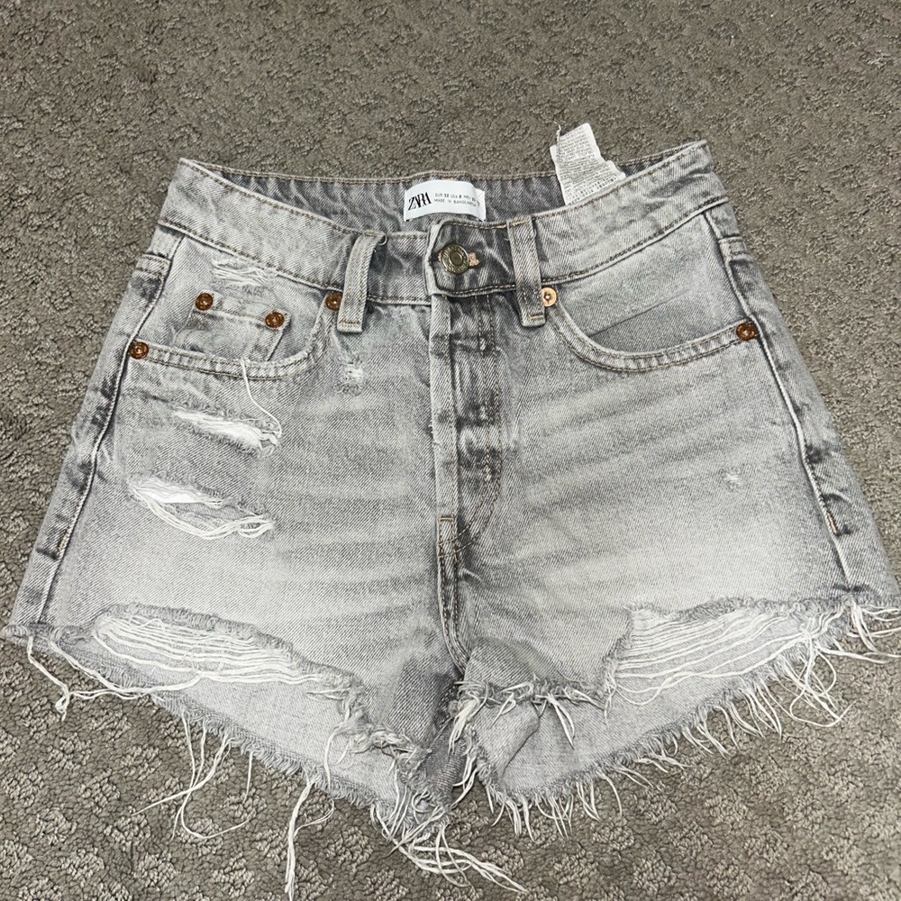 Zara Light Gray Frayed Denim Shorts